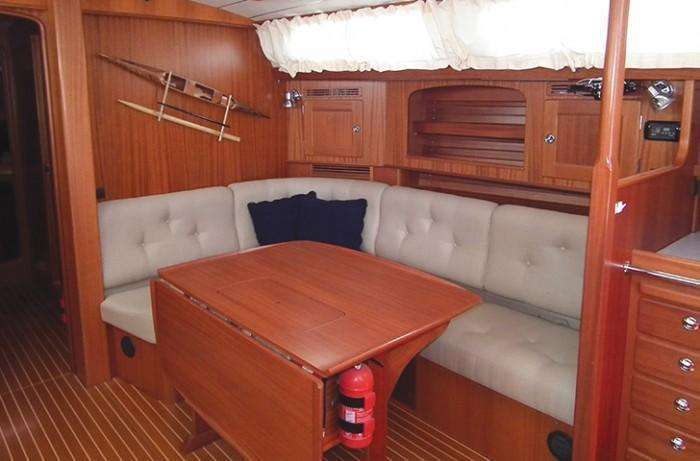 hallberg-rassy-48-saloon