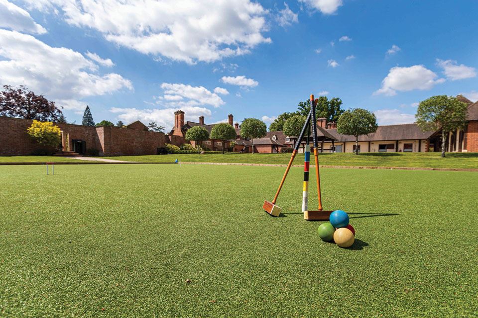 2-private-croquet-lawn-at-ladycross-lodge