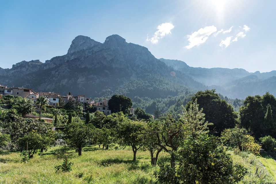 3-tramuntana-mountains-landscape-on-mallorca-island-spain