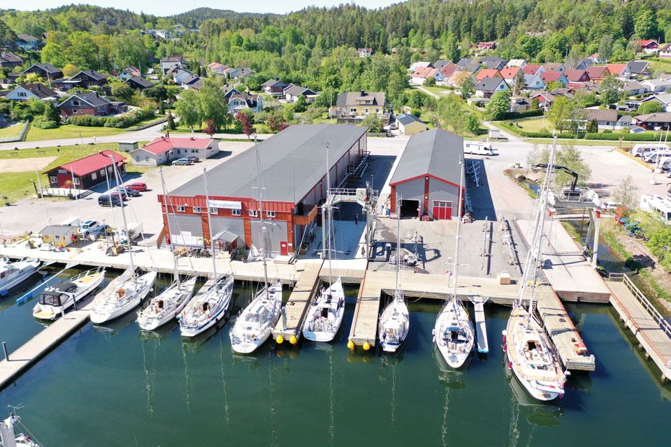 4-working-dock-at-orust-yacht-service