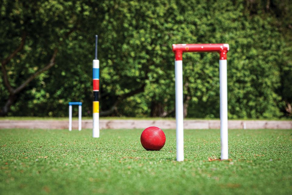 5-croquet-hoops-and-centre-peg