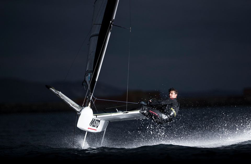 8-richard-mason-sailing-a-foiling-international-moth