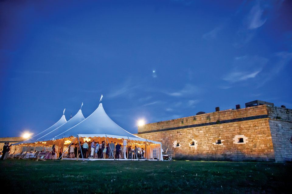 8-wedding-tent-at-fort-adams-north-lawn