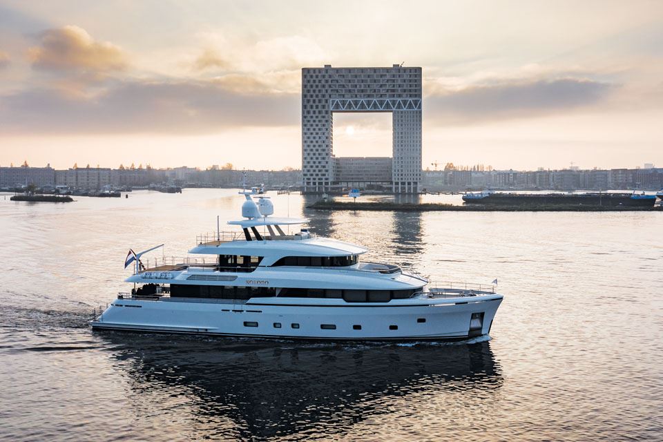 in-trusted-hands-with-moonen-yachts-6