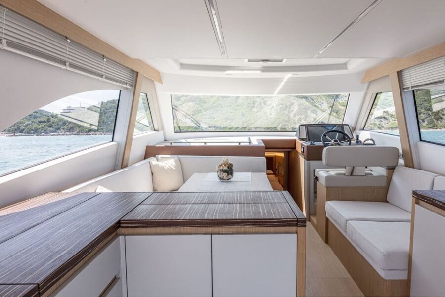 Solaris Power 48 Flybridge 13