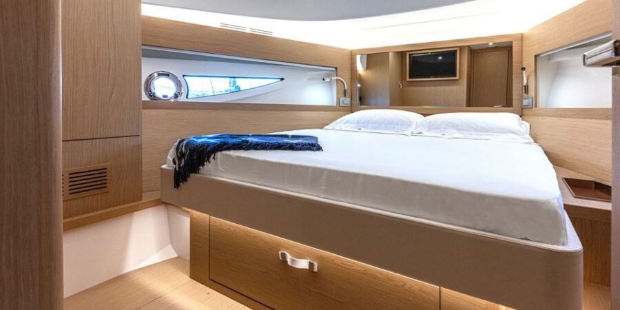 Solaris Power 48 Flybridge 14