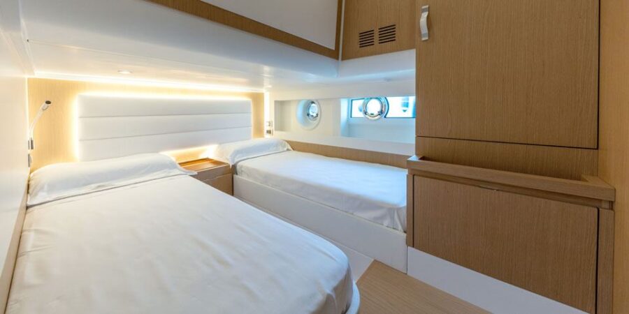 Solaris Power 48 Flybridge 15