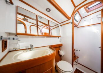Hylas 54 Raised Saloon, QING 61