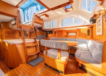 Hylas 54 Raised Saloon, QING 64