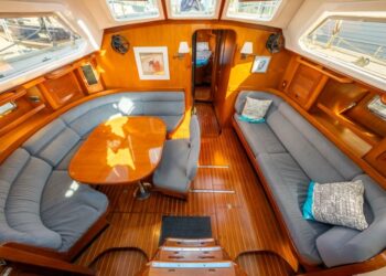 Hylas 54 Raised Saloon, QING 66