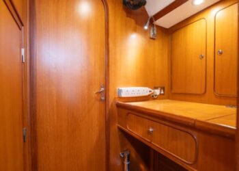 Hylas 54 Raised Saloon, QING 70