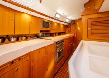 Hylas 54 Raised Saloon, QING 74