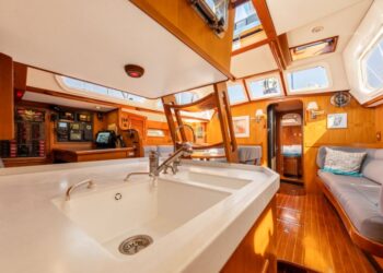 Hylas 54 Raised Saloon, QING 76