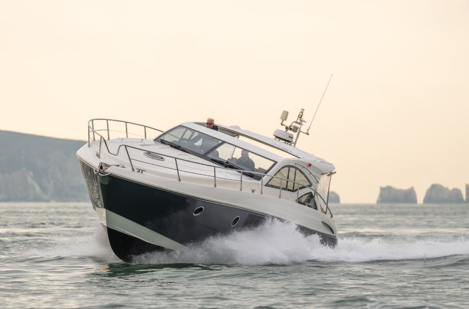 motor-yacht-review-2025-1