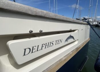 Delphis 10, VLYING DELPHIS 13