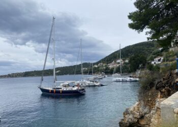 Discovery 55, KNOTTY GIRL 25