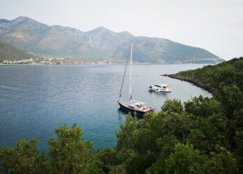 Discovery 55, KNOTTY GIRL 30