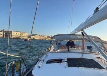 Discovery 55, KNOTTY GIRL 33