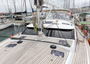 Discovery 55, KNOTTY GIRL 39