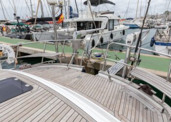 Discovery 55, KNOTTY GIRL 49