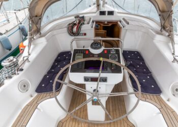 Discovery 55, KNOTTY GIRL 55