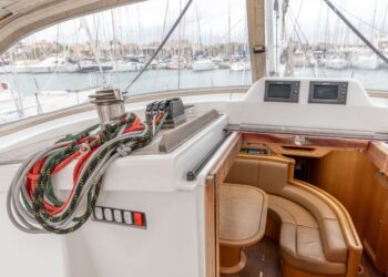 Discovery 55, KNOTTY GIRL 58