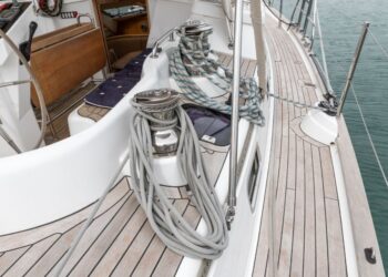 Discovery 55, KNOTTY GIRL 60