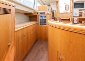 Discovery 55, KNOTTY GIRL 73