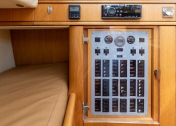 Discovery 55, KNOTTY GIRL 78