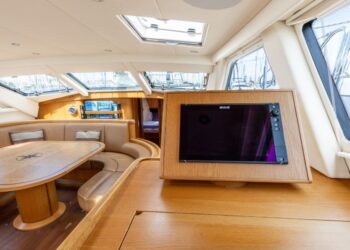 Discovery 55, KNOTTY GIRL 79