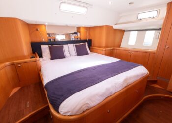 Discovery 55, KNOTTY GIRL 86