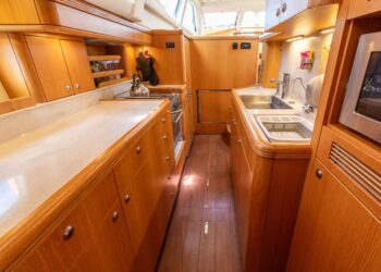 Discovery 55, KNOTTY GIRL 90