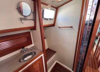 Pacific Seacraft 40, ACADIA 42