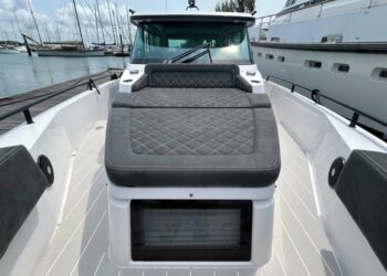 Axopar 37 Sports Cabin, STORM 10