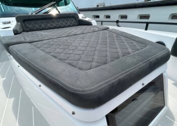 Axopar 37 Sports Cabin, STORM 11