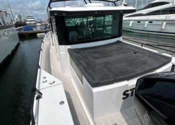 Axopar 37 Sports Cabin, STORM 16