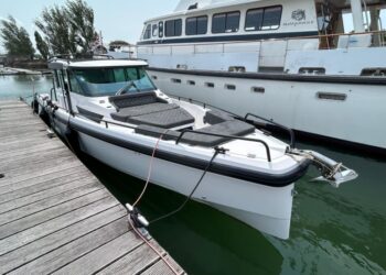Axopar 37 Sports Cabin, STORM 2