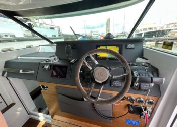 Axopar 37 Sports Cabin, STORM 23