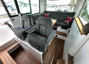 Axopar 37 Sports Cabin, STORM 25
