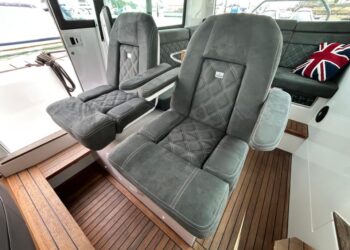 Axopar 37 Sports Cabin, STORM 26