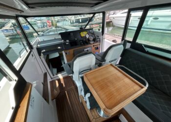Axopar 37 Sports Cabin, STORM 28
