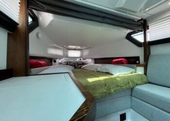 Axopar 37 Sports Cabin, STORM 32