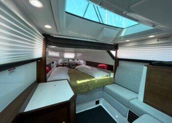 Axopar 37 Sports Cabin, STORM 33