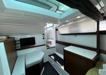 Axopar 37 Sports Cabin, STORM 35