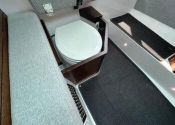 Axopar 37 Sports Cabin, STORM 36