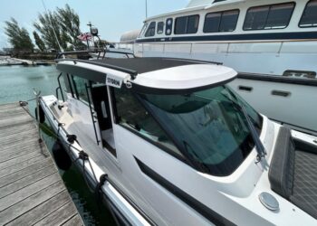 Axopar 37 Sports Cabin, STORM 6
