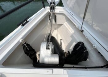 Axopar 37 Sports Cabin, STORM 8