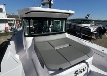 Axopar 37 XC Cross Cabin - Brabus Line, SISU 11