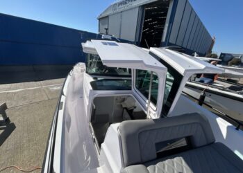 Axopar 37 XC Cross Cabin - Brabus Line, SISU 14