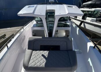 Axopar 37 XC Cross Cabin - Brabus Line, SISU 15
